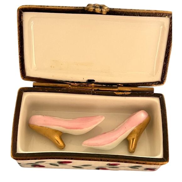 Vintage Limoges Roses and Buds Hinged Shoebox w/ Pink High Heels inside - RARE! - Picture 2 of 7